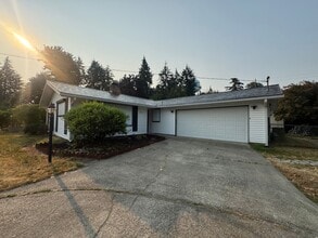 Building Photo - 9901 Farwest Dr SW