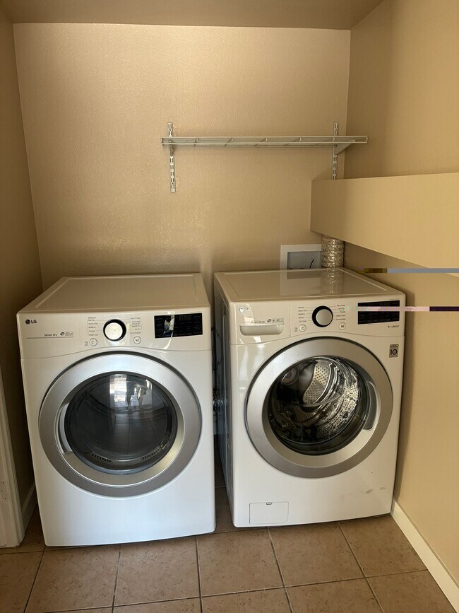 Foto del edificio - 215 Oro Canyon St