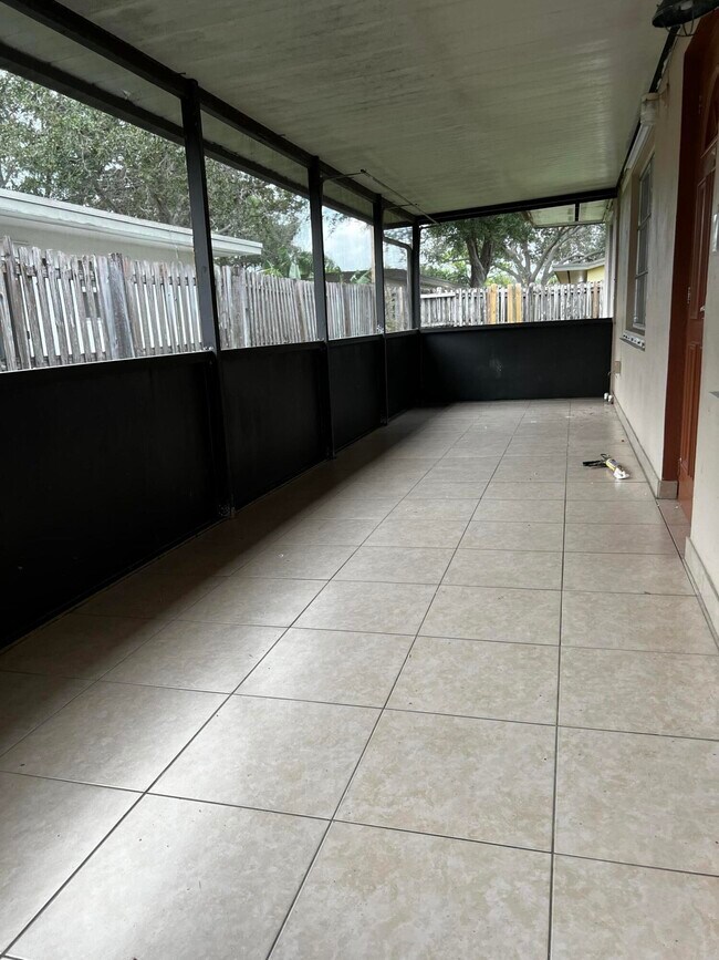Building Photo - 4387 Golfers Cir W