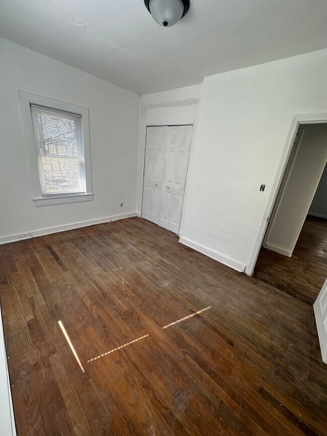 Foto del edificio - 2 bed 1 bath update home with original hardwood