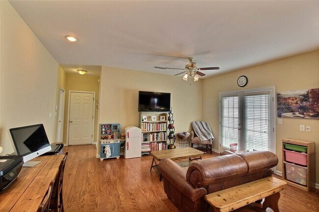 Building Photo - 10447 Kensington Cir