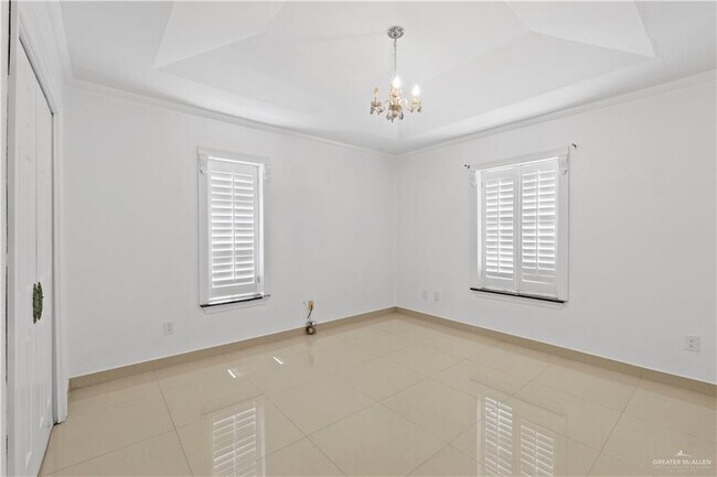 Building Photo - 21 E St