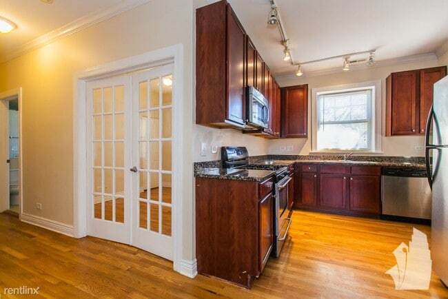 Building Photo - 2 br, 1 bath Condo - 4335 N Troy St