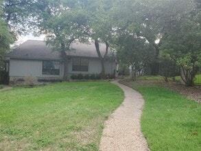 Building Photo - 3000 Maywood Cir