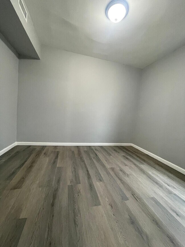 Unit 2 - 185 Woodlawn Ave