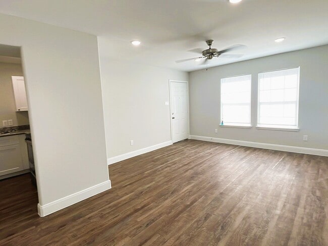 Foto del edificio - 711 S Houston Ave