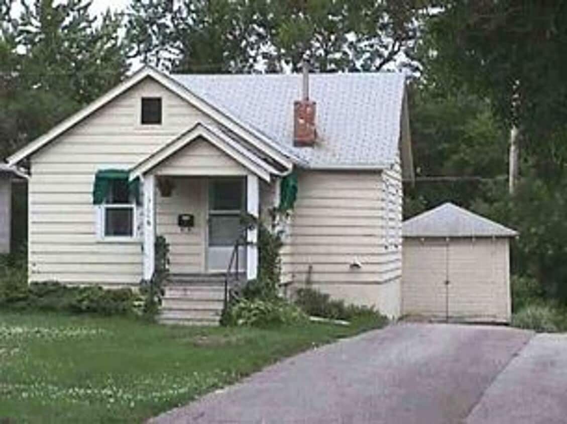 Foto principal - 2 bedroom, 1 bath single-family home near Towncrest