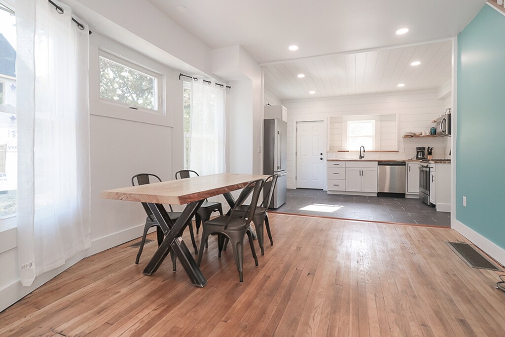Foto principal - 10630 Lee Ave