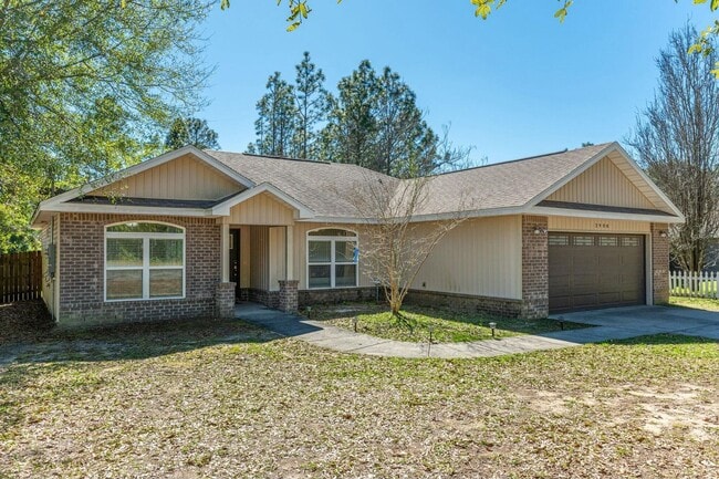 Building Photo - 4 bedroom 2 bathroom