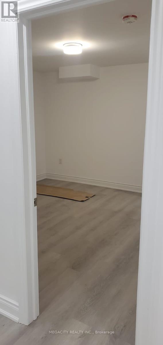 Photo du bâtiment - 27 Galvin Ave