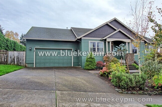 Foto del edificio - 4 Bed, 3 Bath Home in Happy Valley with Pr...