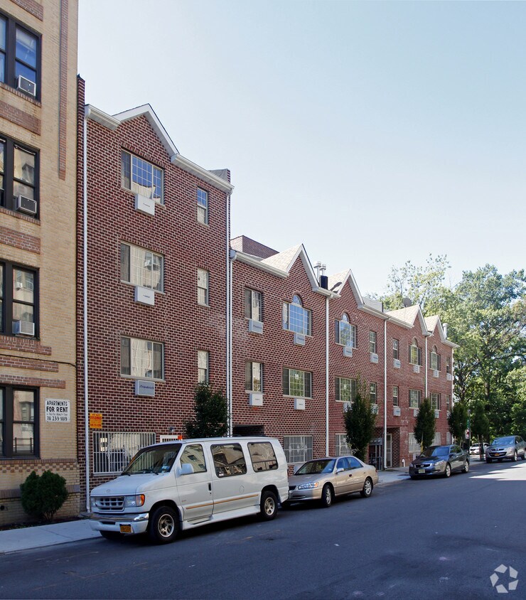 Primary Photo - 600-608 Thwaites Ave
