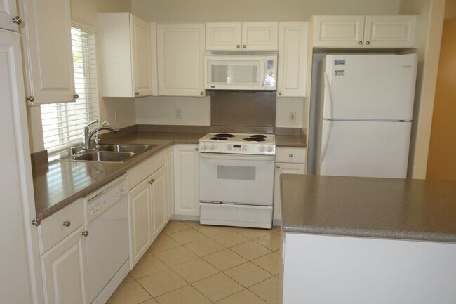 Foto del edificio - Beautiful 4 BD / 3 BA House in Ocean Pointe!