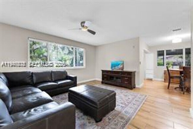 Foto del edificio - 1532 NE 39th St