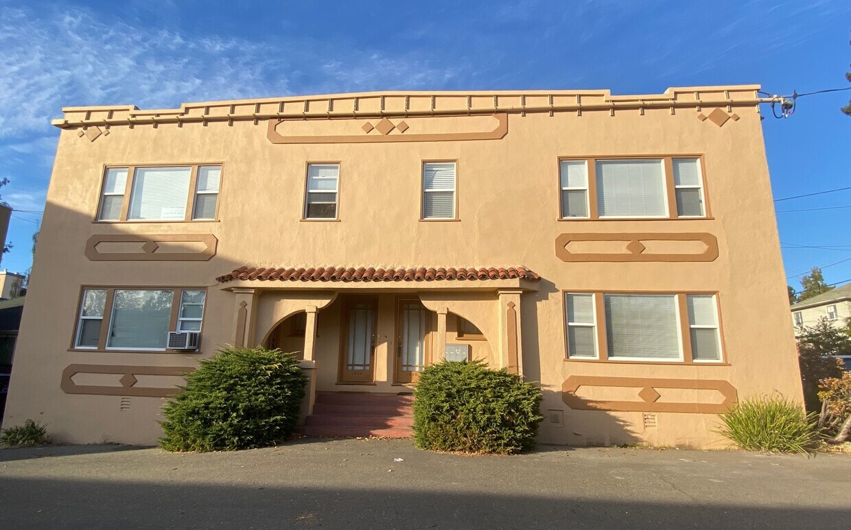 Primary Photo - 1530 Milvia St
