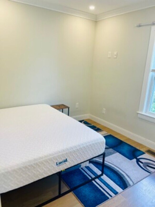 Foto del edificio - 4 bed 2 bath - ALLSTON - 9/1