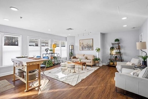 Primary Photo - 1 Davenport St