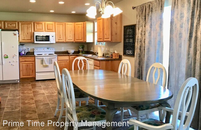 Building Photo - 4 br, 2.5 bath House - 763 E Sandhill Court