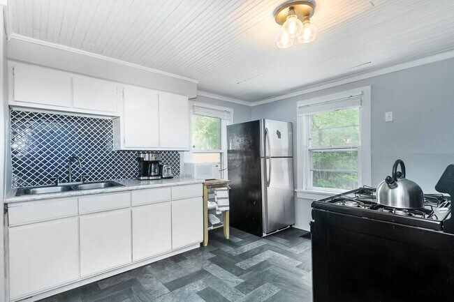 Foto del edificio - 405 W Doty St