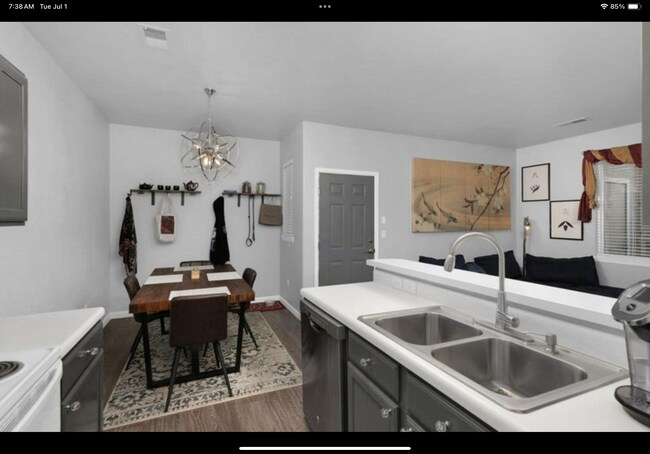 Foto del edificio - 8481 W Union Ave