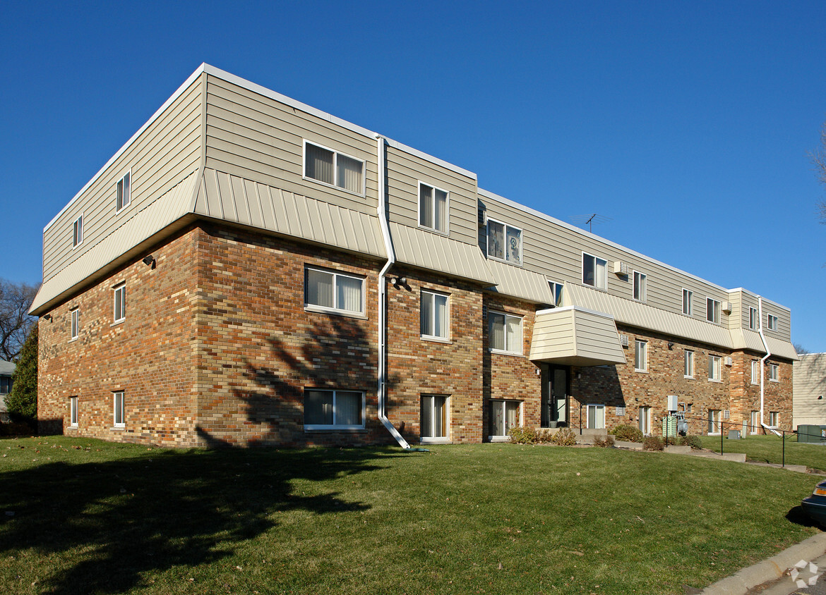 Primary Photo - Newport Pond Apartments