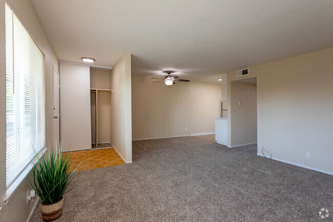 2HAB, 1BA - Sala de estar - The Aegena Apartments