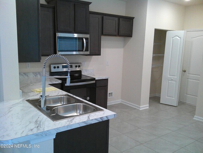 Foto del edificio - 9610 Baylin Ct