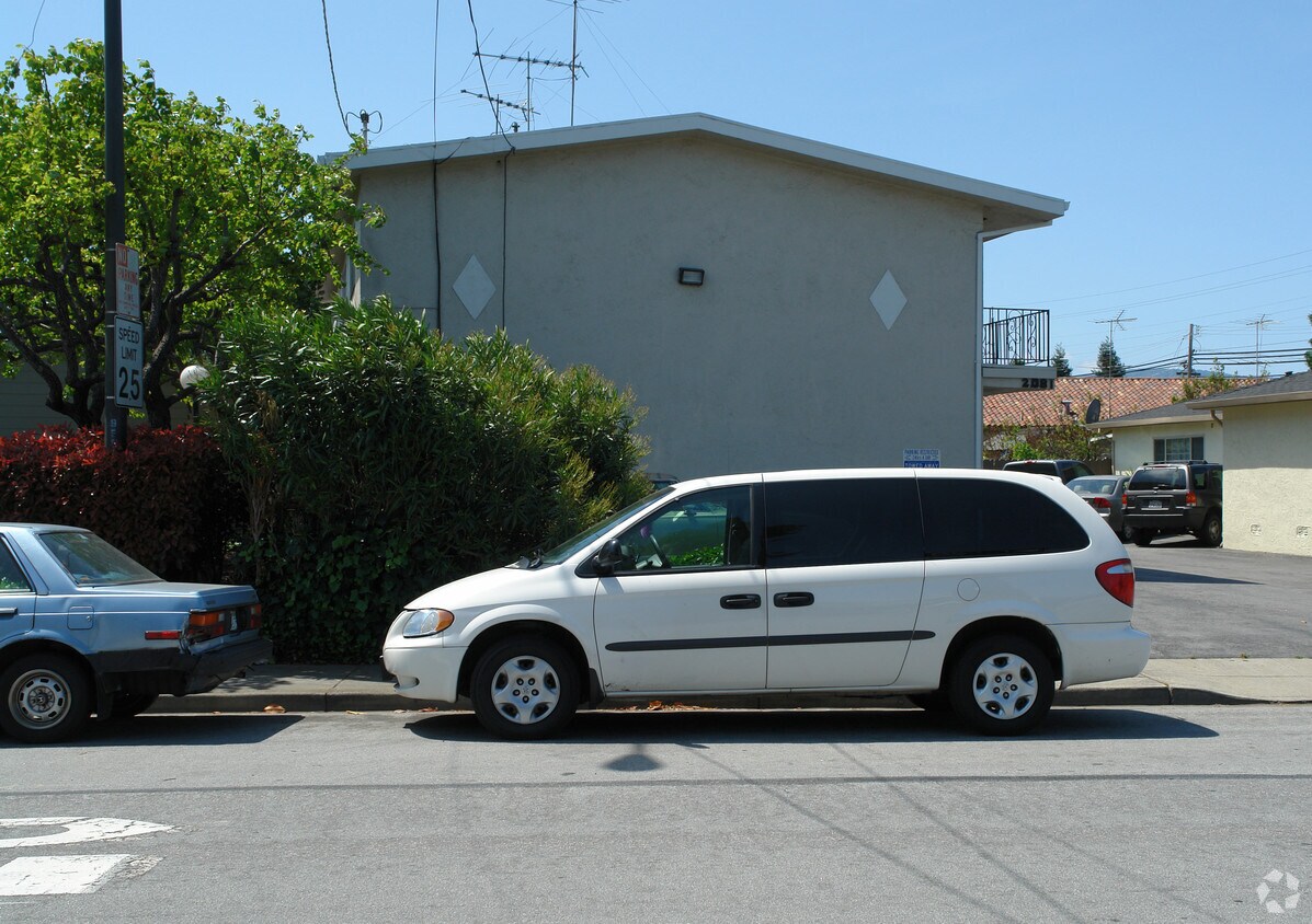 Foto del edificio - 2081 Plymouth St