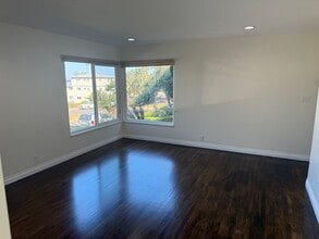 Building Photo - 320 Calle Miramar
