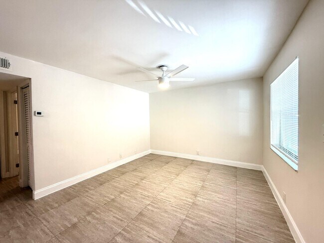 Foto del edificio - 607 NE 29th Dr