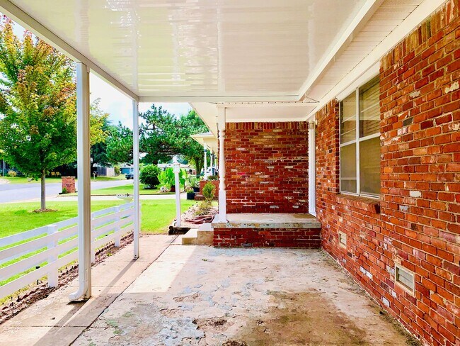 Foto del edificio - Charming 3BD 1BA Home in Yukon!!