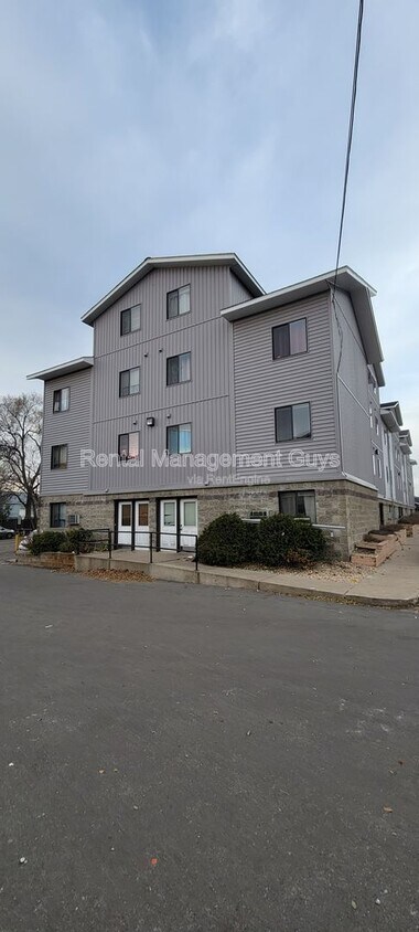 Foto principal - 430 1st Ave NE