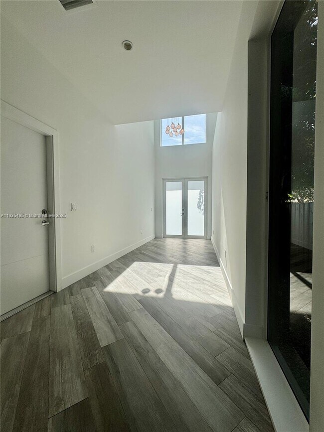 Building Photo - 2882 SW 37th Ct