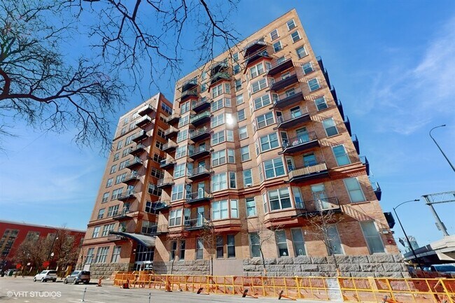 Foto del edificio - 500 S Clinton St