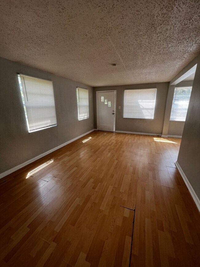 Foto del edificio - Spacious 3 bedroom home in Riverview!