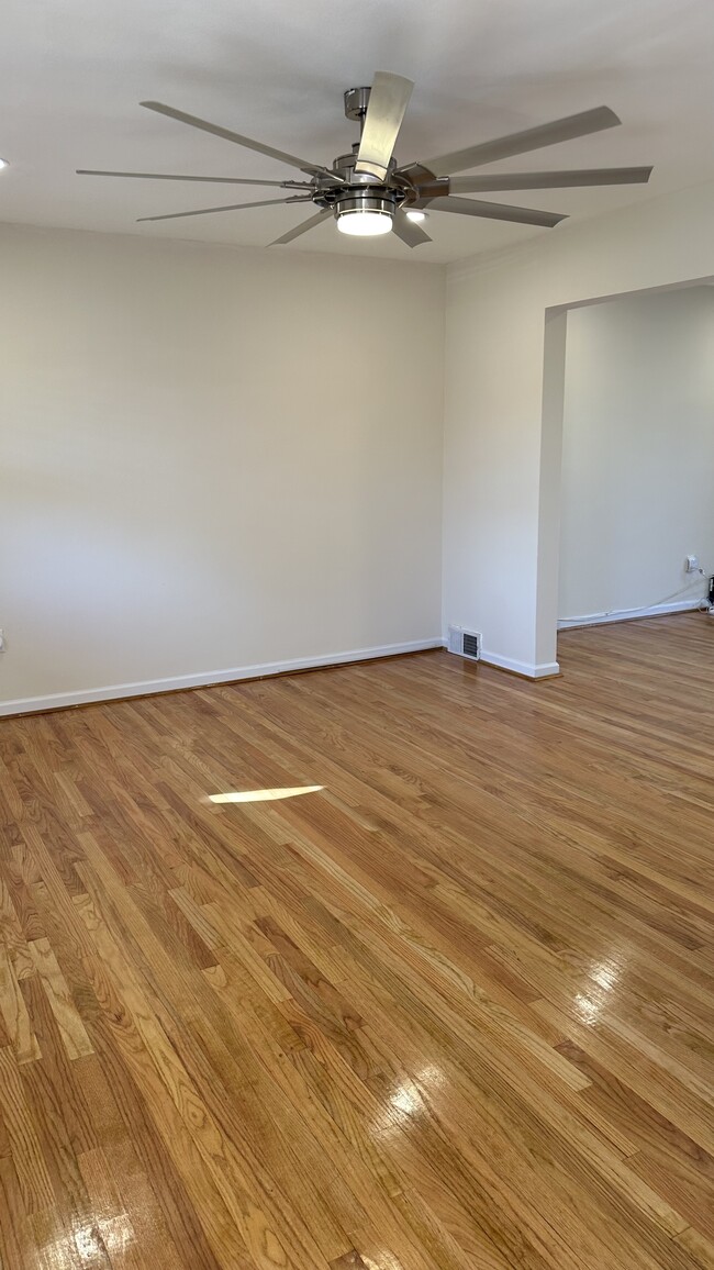 Building Photo - 3462 Dix St NE