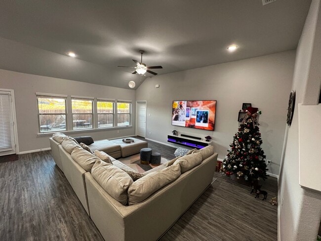 Building Photo - 4 Bedroom Single Family Home in Melissa