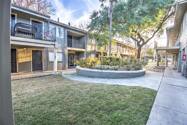 Building Photo - 5656 Live Oak St