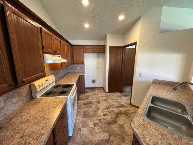 Foto del edificio - 8401 Woodhue Dr