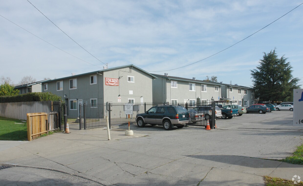 Primary Photo - Los Animas Apartments