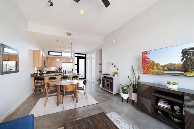 Building Photo - 2525 S Lamar Blvd