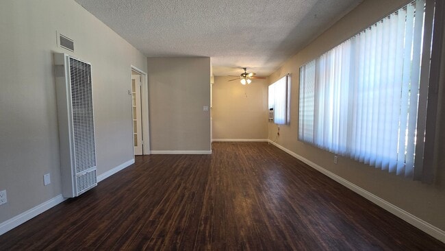 Building Photo - 260 N Oak Ave