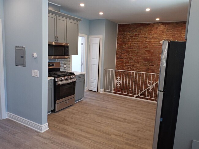 Building Photo - 578 West Side Ave