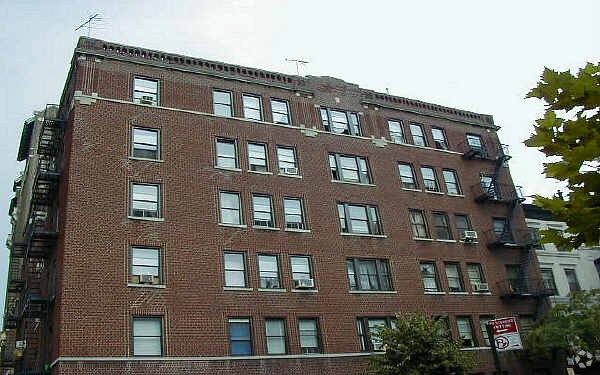 Foto del edificio - 700 Riverside Dr