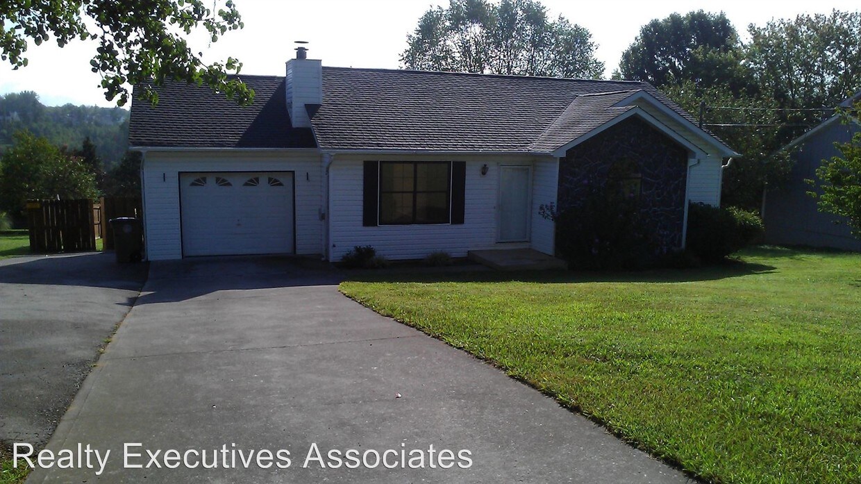 Foto principal - 2427 Chimney Ridge Rd