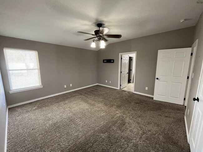 Foto del edificio - 2908 Featherston Ave