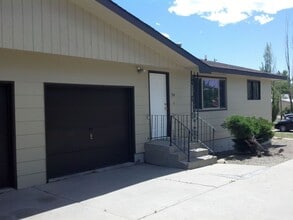 Building Photo - 332 334-334 Covert Ln