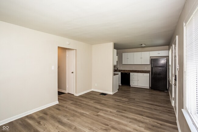 Building Photo - 5301 E 19th Pl