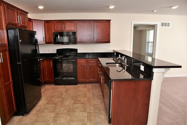 Kitchen Lakeview Apartments South Williamsport - Lakeview