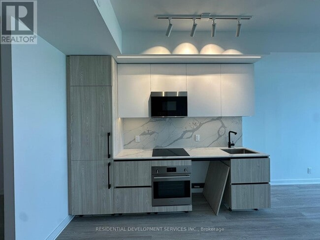 Building Photo - 699-699 Sheppard Ave E